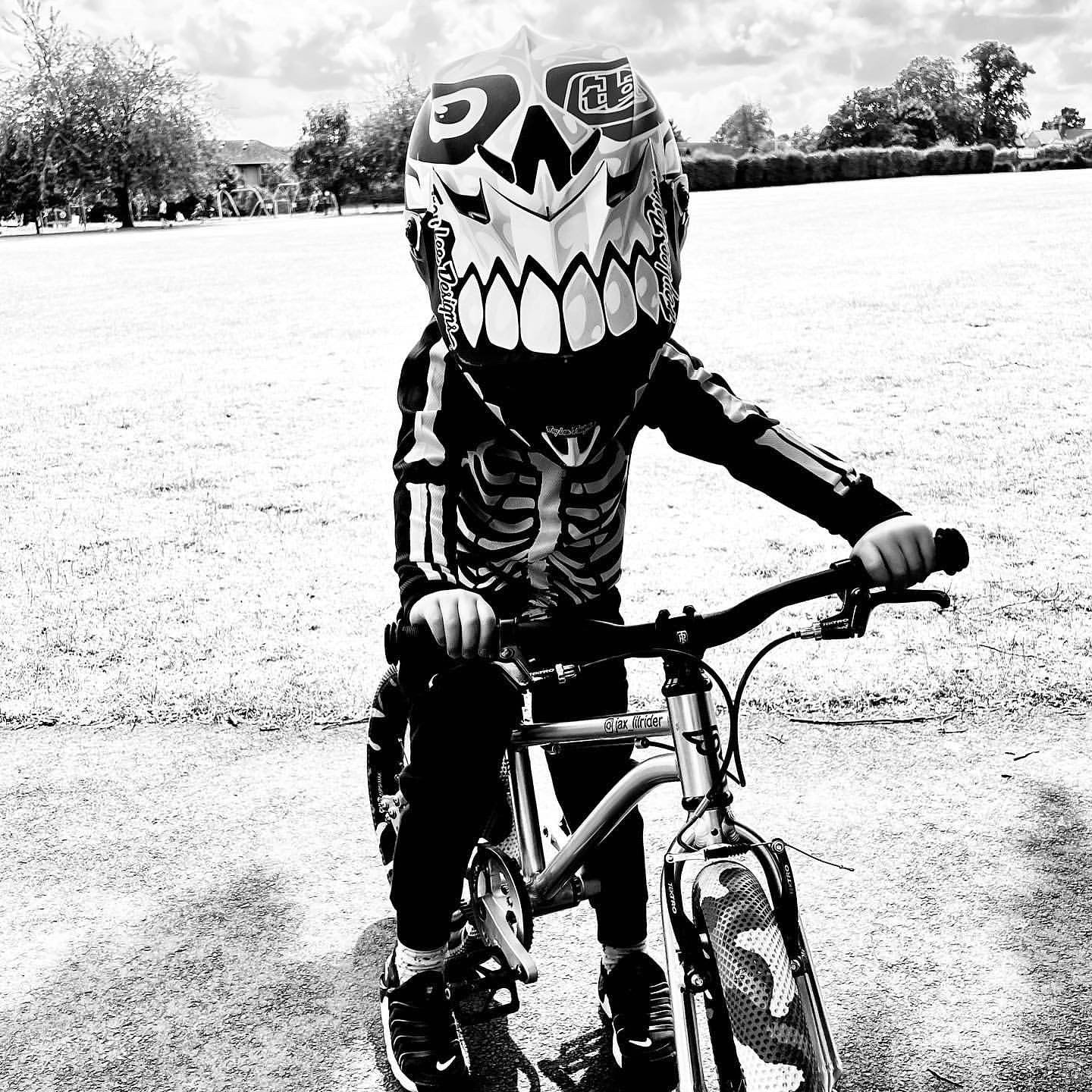 SKELETON JERSEY (PRE-ORDER)
